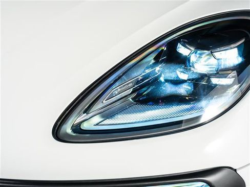 Certified 2026 Porsche Macan AWD/4WD image 12
