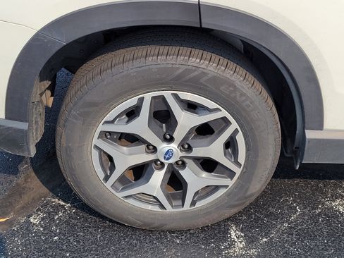 Used 2019 Subaru Forester Premium AWD/4WD image 10