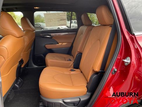 New 2026 Toyota Highlander Platinum AWD/4WD image 26
