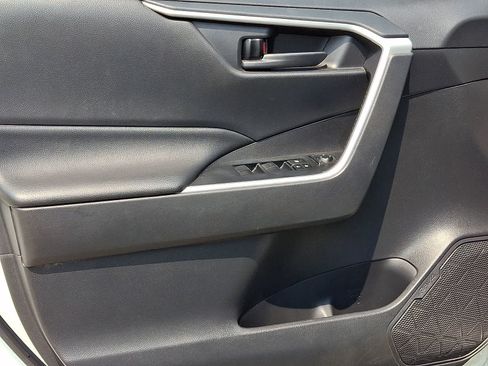 Certified 2019 Toyota RAV4 LE AWD/4WD image 14