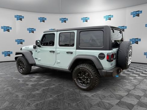 Used 2023 Jeep Wrangler Unlimited w/ Cold Weather Group AWD/4WD image 4