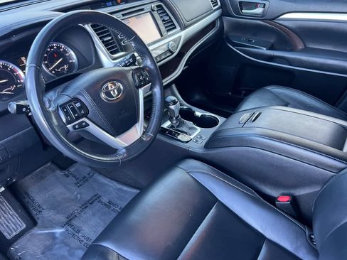 Used 2015 Toyota Highlander XLE image 11