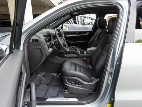 Certified 2025 Porsche Cayenne image 25