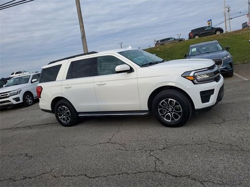 Used 2022 Ford Expedition XLT image 3