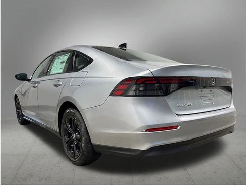 New 2025 Honda Accord SE image 3