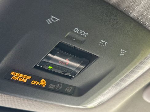 Used 2024 Toyota Prius XLE image 22