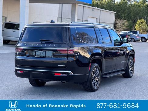Used 2024 Jeep Wagoneer L Series II w/ Flexible Seating Group image 22