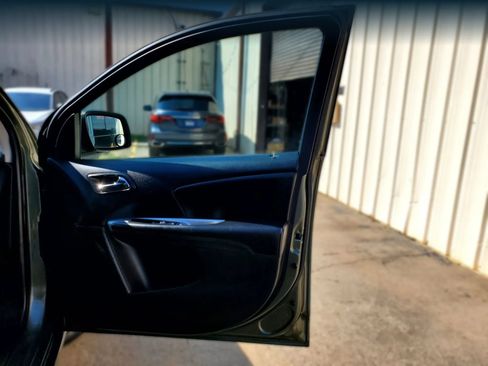 Used 2019 Dodge Journey SE w/ Premium Group FWD image 18