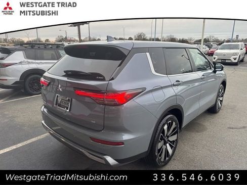 New 2026 Mitsubishi Outlander SE image 10