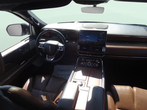 Certified 2024 Lincoln Navigator L Reserve AWD/4WD image 10