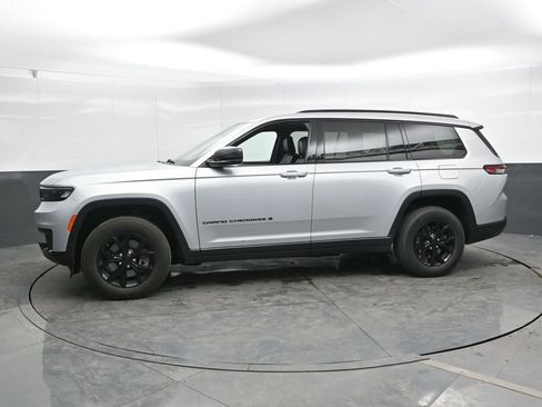 Used 2024 Jeep Grand Cherokee L Laredo image 8