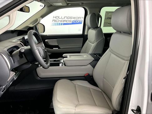 New 2026 Ford Expedition Active RWD image 9