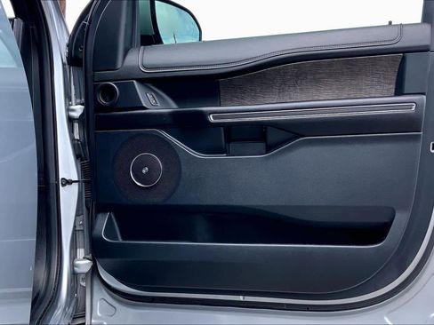 Used 2020 Ford Expedition Limited RWD image 17