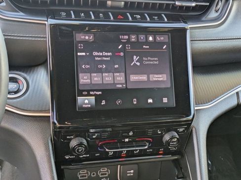 Used 2024 Jeep Grand Cherokee Altitude image 19