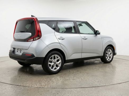 Used 2025 Kia Soul LX w/ LX Technology Package FWD image 9