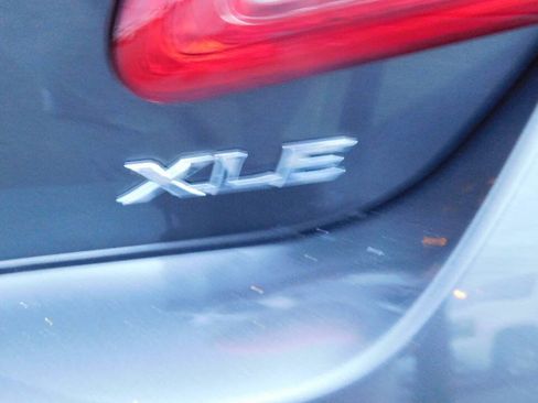 Used 2010 Toyota Camry XLE image 10