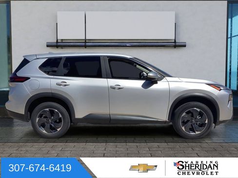 Used 2025 Nissan Rogue SV AWD/4WD image 3
