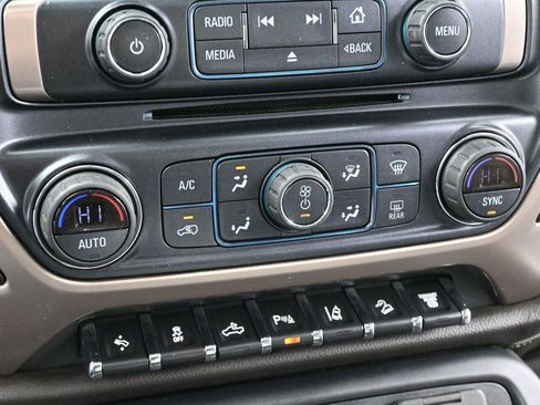 Used 2019 GMC Sierra 2500 Denali w/ Duramax Plus Package AWD/4WD image 22