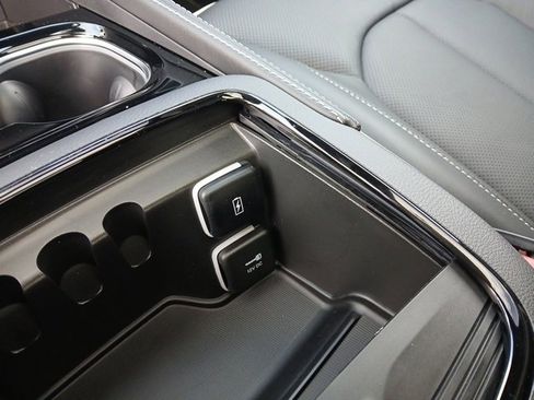 New 2026 Chrysler Pacifica Limited w/ S Appearance Package image 32