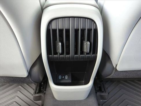 Used 2024 Hyundai Kona Limited AWD/4WD image 17