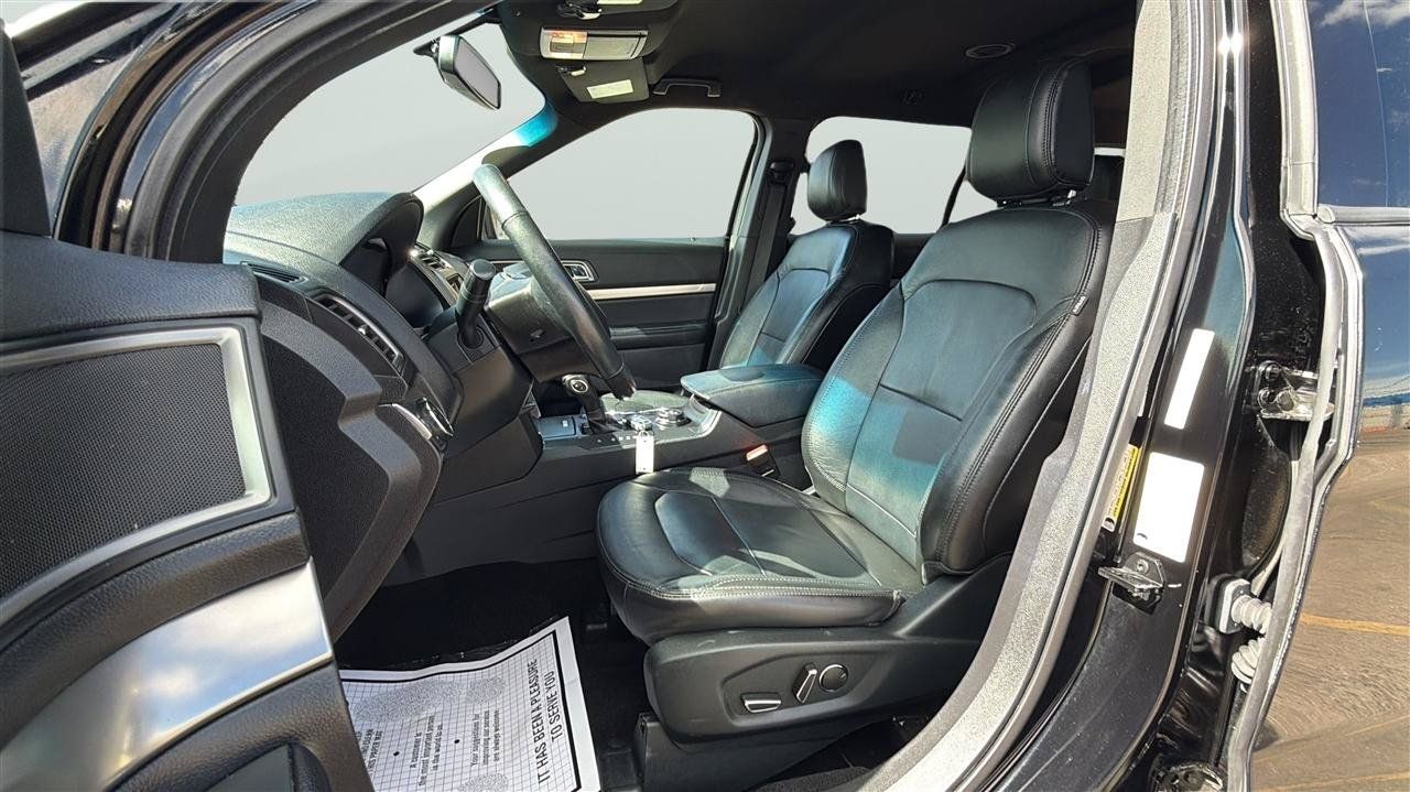 Used 2018 Ford Explorer XLT w/ Equipment Group 202A AWD/4WD image 30