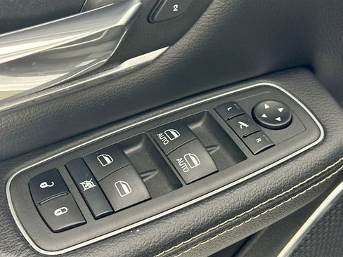 Used 2022 RAM 1500 Laramie RWD image 17