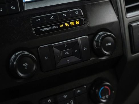 Used 2022 Ford F250 XL w/ Power Equipment Group image 27