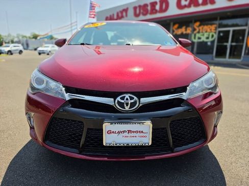 Used 2017 Toyota Camry SE FWD image 1
