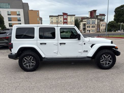 Used 2026 Jeep Wrangler Unlimited Sahara AWD/4WD image 6