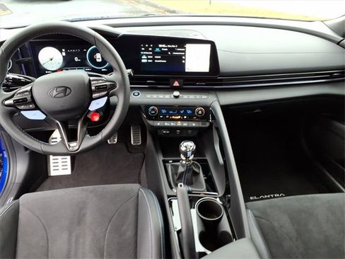 Used 2024 Hyundai Elantra N Base image 9