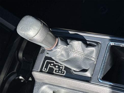 Used 2018 Toyota Tacoma TRD Sport image 22