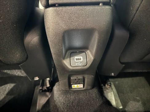 Used 2021 Jeep Renegade Latitude AWD/4WD image 28