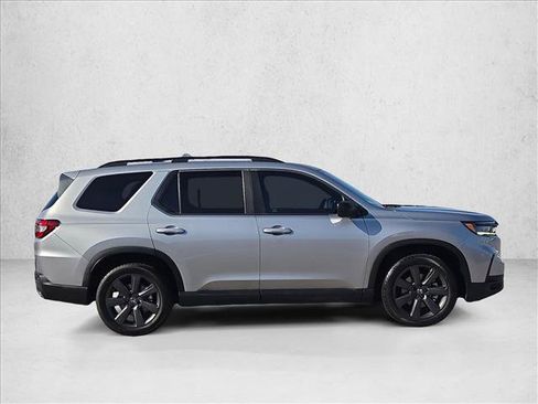 Used 2023 Honda Pilot Sport image 4