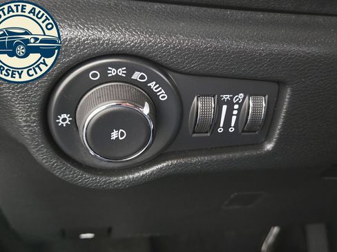Used 2025 Chrysler Pacifica Select FWD image 22