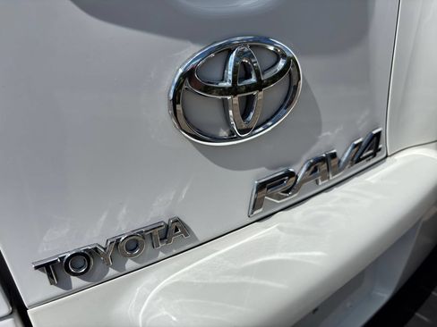 Used 2010 Toyota RAV4 4WD V6 image 11