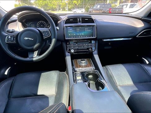 Used 2017 Jaguar F-PACE Prestige AWD/4WD image 6