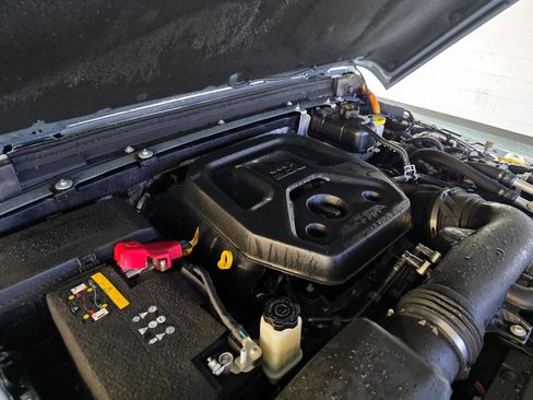 Used 2025 Jeep Wrangler Sahara image 39