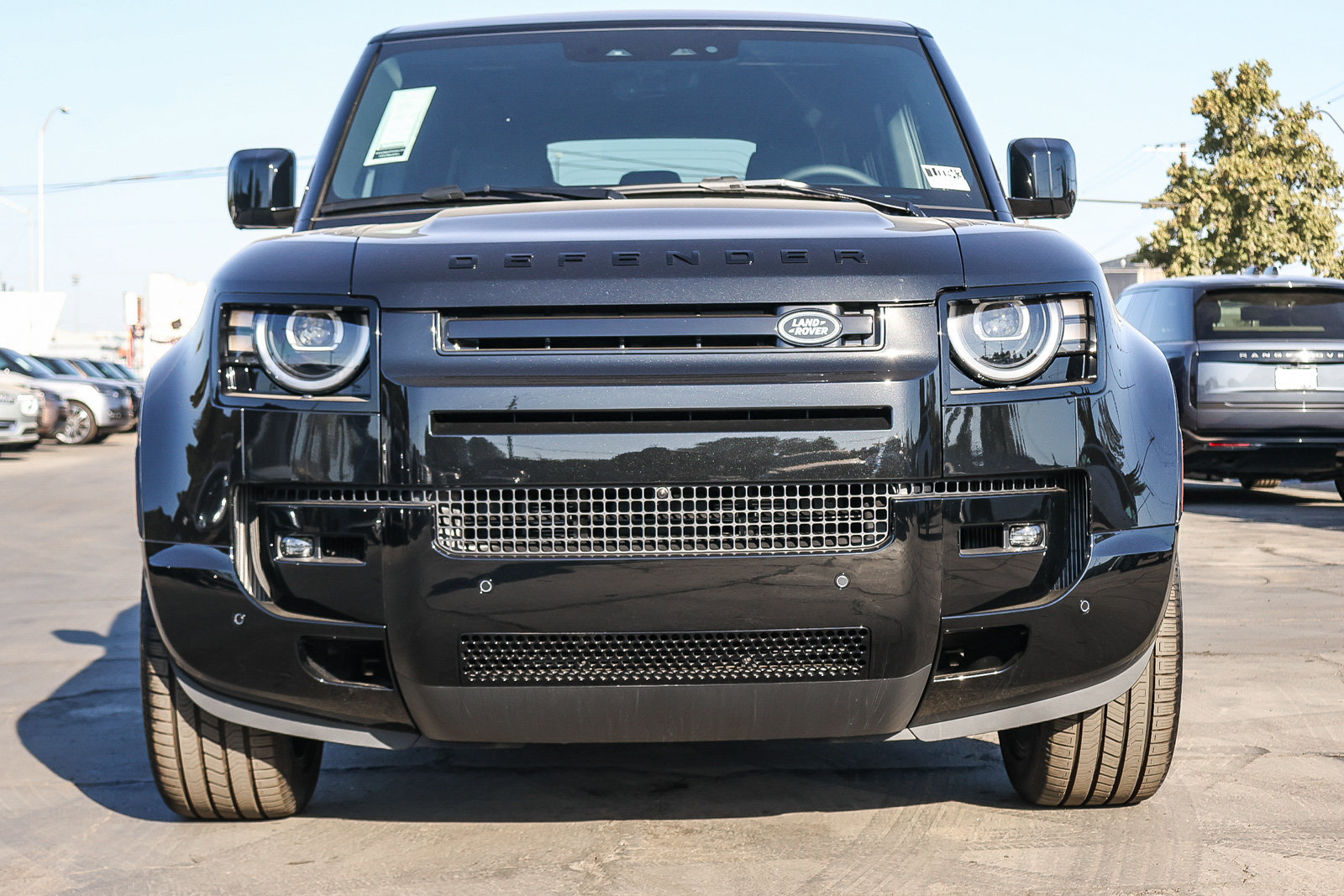 New 2026 Land Rover Defender 110 X-Dynamic SE AWD/4WD image 2