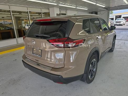 Used 2024 Nissan Rogue SV w/ SV Premium Package AWD/4WD image 5