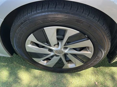 Used 2020 Nissan Altima 2.5 S FWD image 26