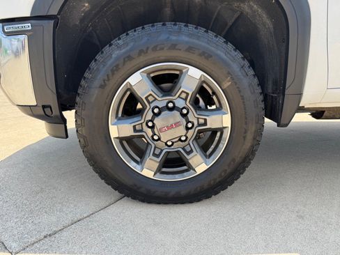 Used 2025 GMC Sierra 2500 SLT image 8