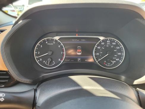 Used 2025 Nissan Sentra SV w/ SV Premium Package FWD image 29