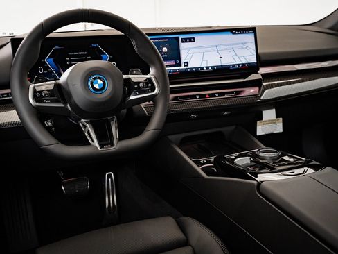 New 2026 BMW 550e xDrive image 4