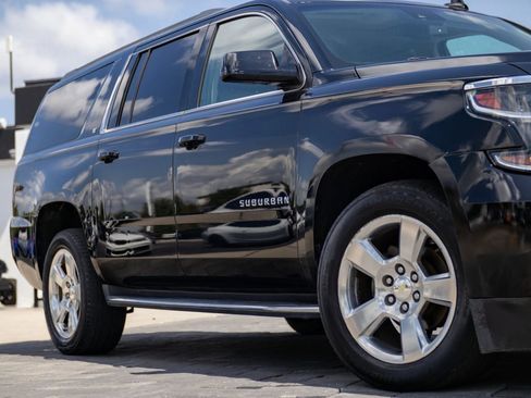 Used 2015 Chevrolet Suburban LT RWD image 2