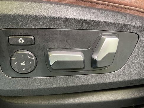 Used 2022 BMW X7 xDrive40i w/ Cold Weather Package AWD/4WD image 14