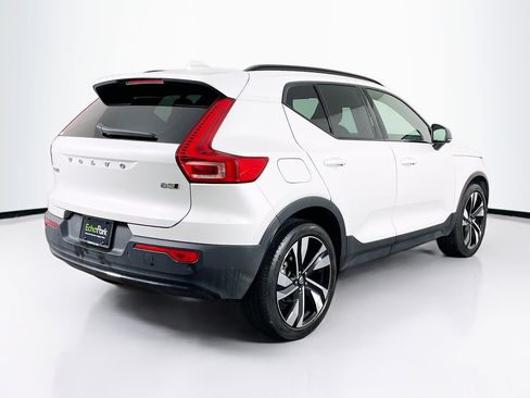 Used 2023 Volvo XC40 B5 Plus w/ Climate Package image 9
