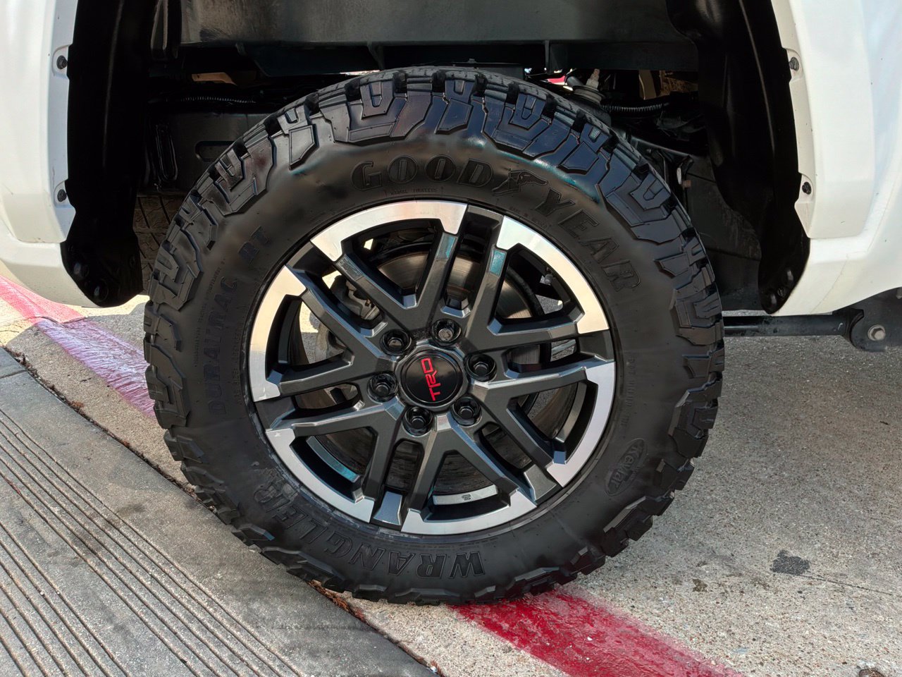 Used 2025 Toyota Tacoma TRD Sport AWD/4WD image 9