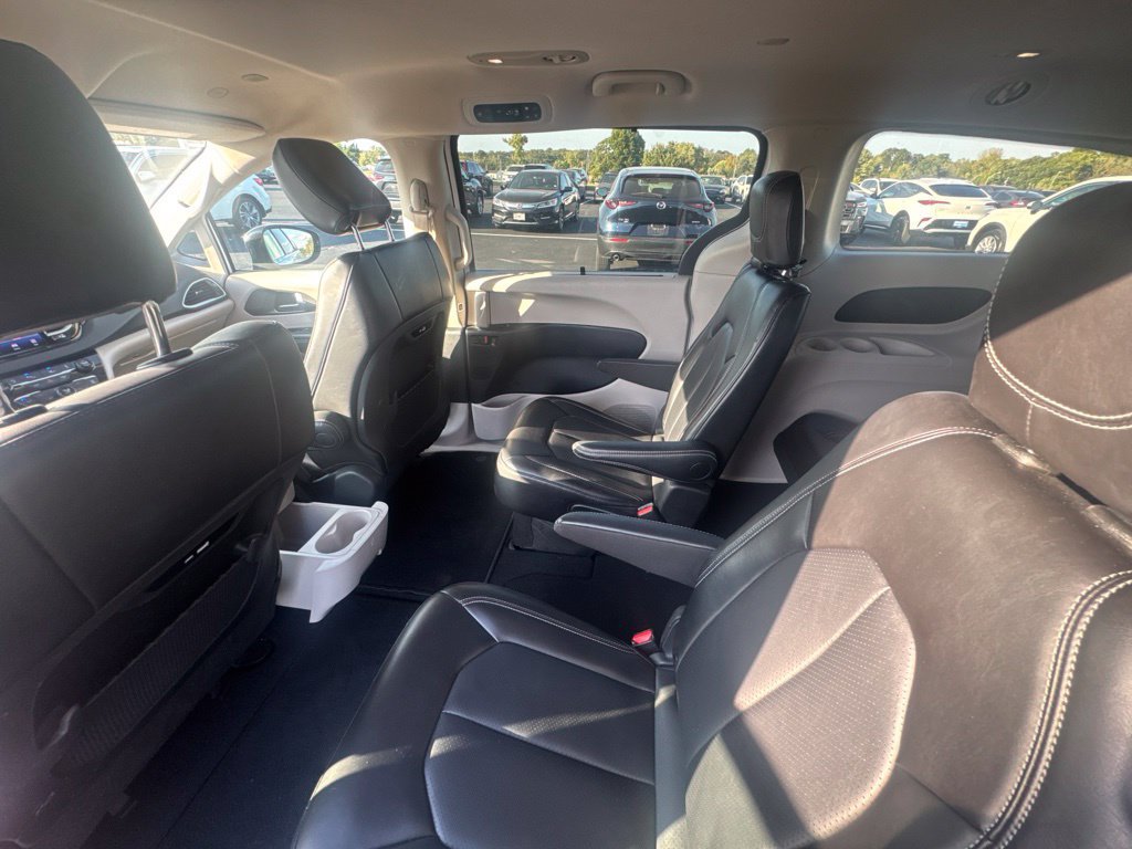 Used 2024 Chrysler Pacifica Touring-L FWD image 25