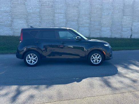 Used 2020 Kia Soul S FWD image 2
