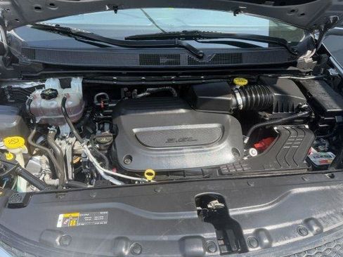 Used 2020 Chrysler Pacifica Limited FWD image 10